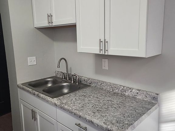 2nd image of 610-614 S Washington St