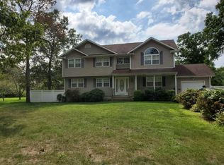 24 Poplar St, Brentwood, NY 11717
