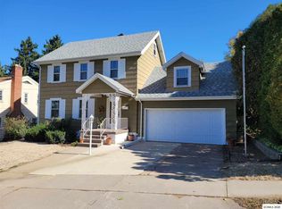 1250 Nowata St, Dubuque, IA 52001