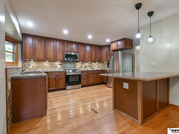 4th image of 821 W Harvest Dr