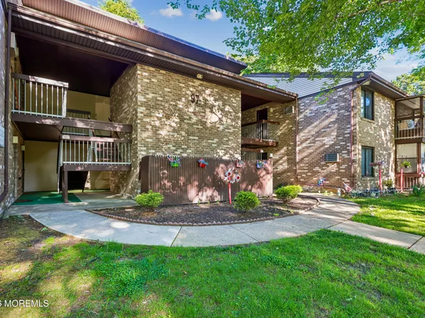 97 Arrowood Road #G, Manalapan, NJ 07726