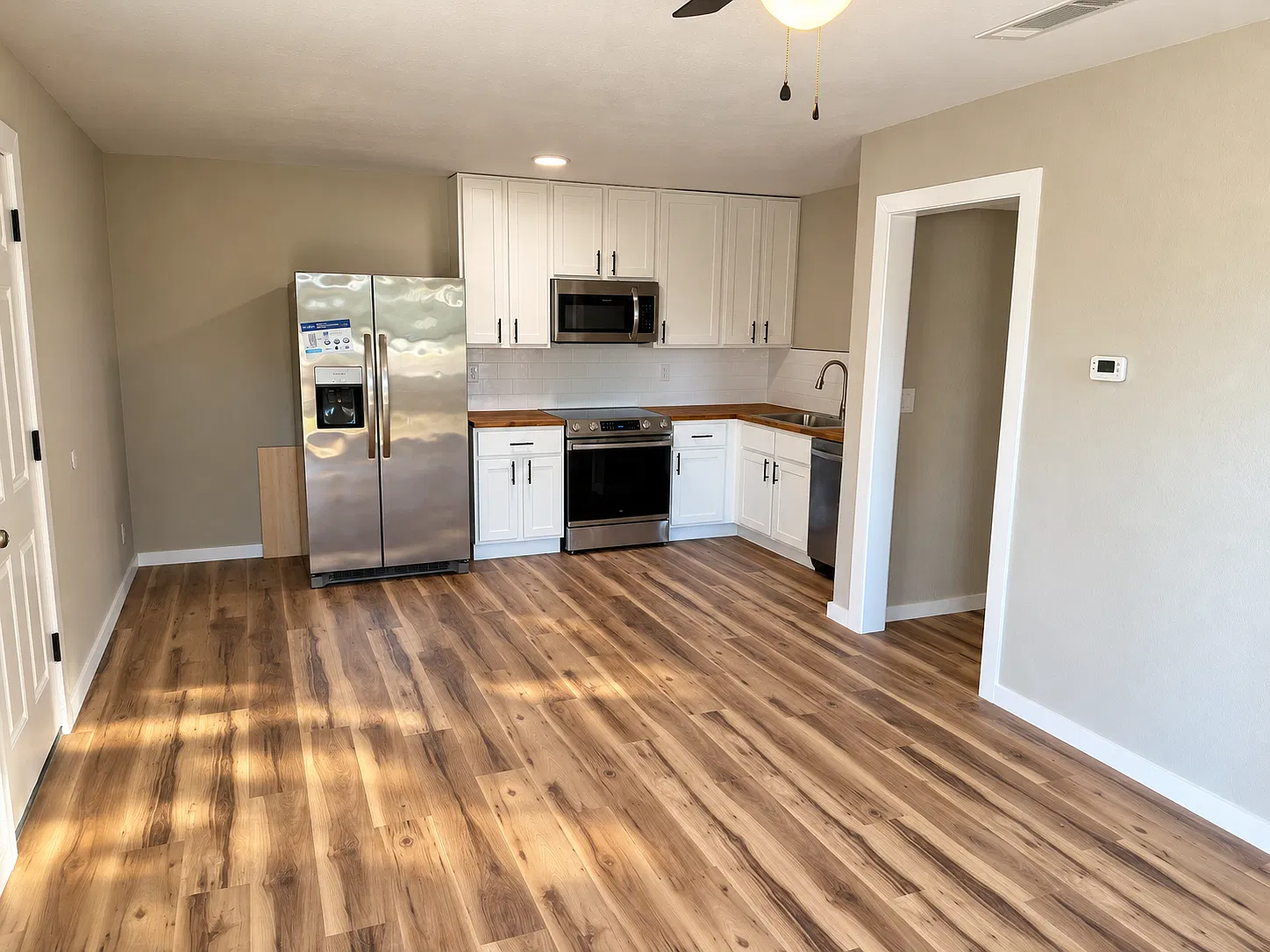 3 bed, 800 sqft, $1,550 — Photo 2