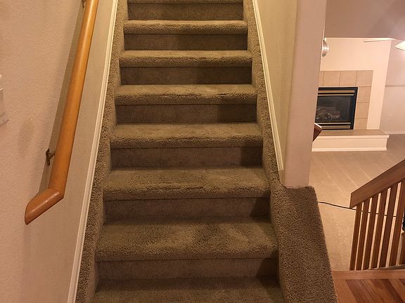 Stairway (to top level)