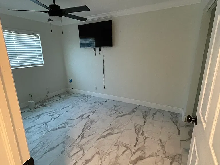 365 NW 4th Ct — Photo 12