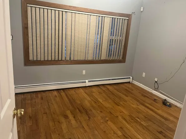 9924 217th St, Queens Village, NY 11429