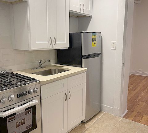 3rd image of 27 E 63rd St #Gc