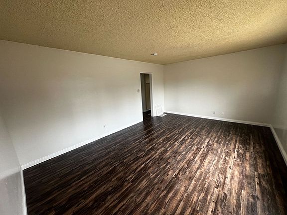 4th image of 475 E 61st St