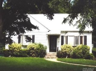 15 Brown Blvd, Wheatley Heights, NY 11798
