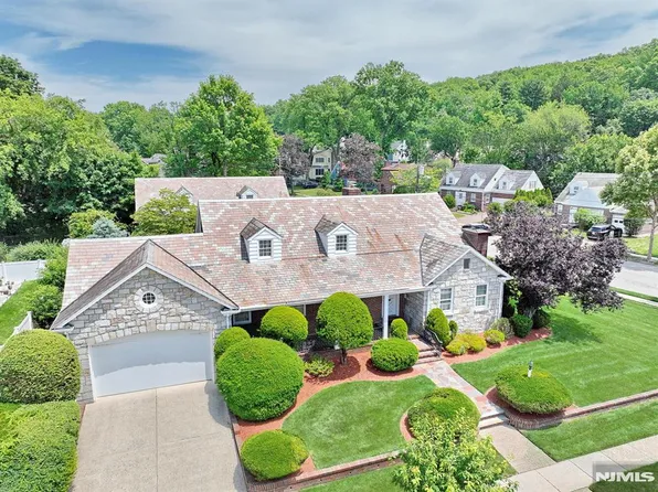 353 Oakdene Ave, Leonia, NJ 07605