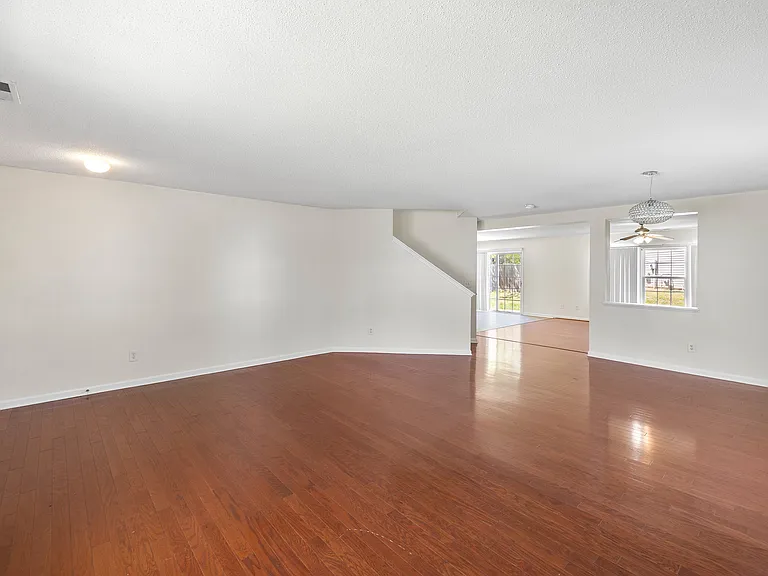 6571 Guard Hill Dr — Photo 9