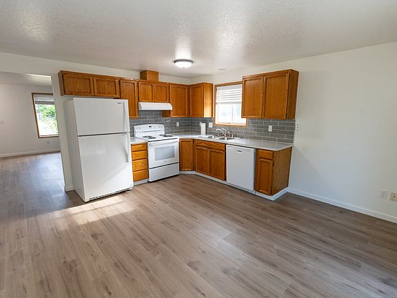 4th image of 16002 NE 85th St