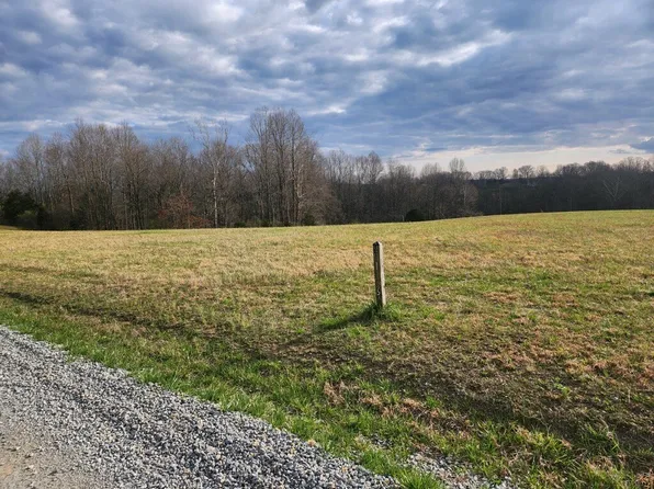1050 Sycamore Ln NE, Nunnelly, TN 37137