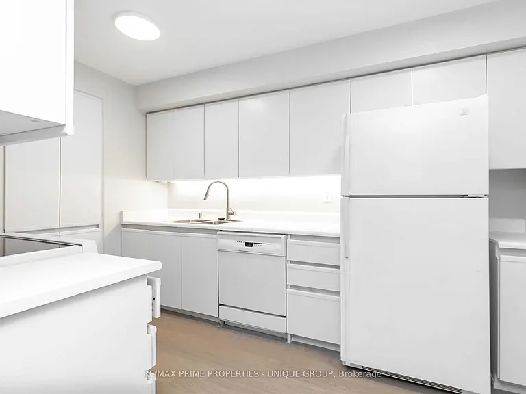 80 Front St E #715 — Photo 3