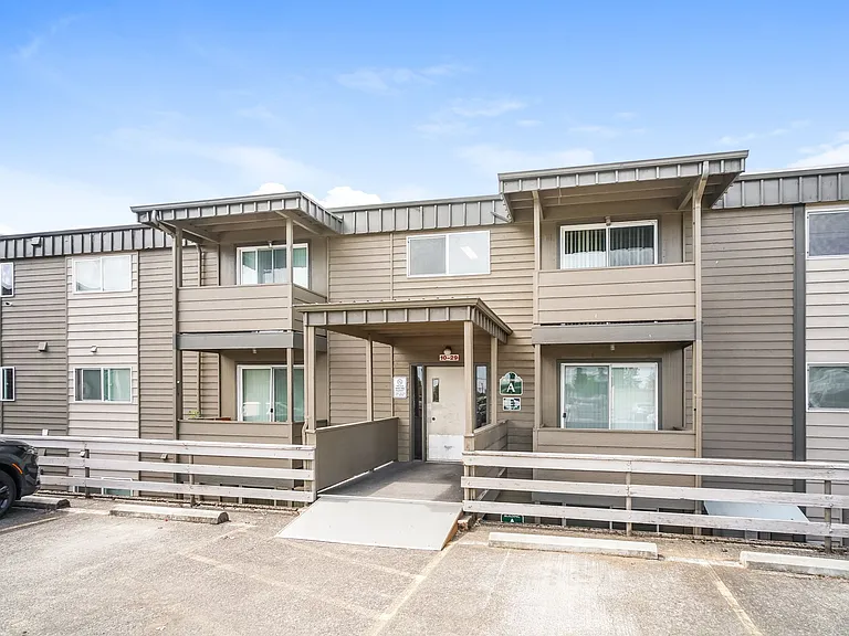 Riviera Apartments — Photo 12