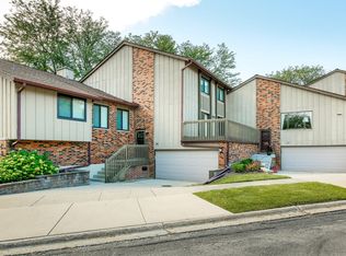 15 Portwine Rd, Willowbrook, IL 60527