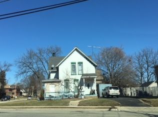 720 Wing St, Elgin, IL 60123