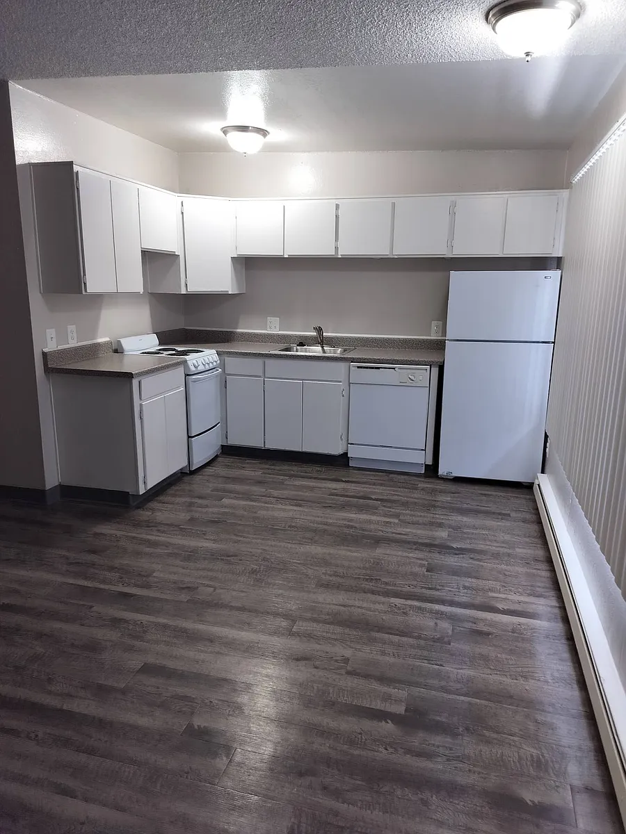 Building Photo - 4480 E Pikes Peak Ave #358