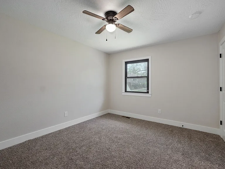 2558 W Village Ln — Photo 37