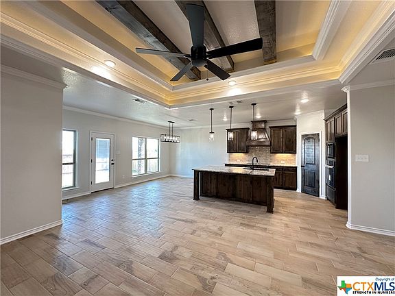 4th image of 624 Eagle Crest Dr