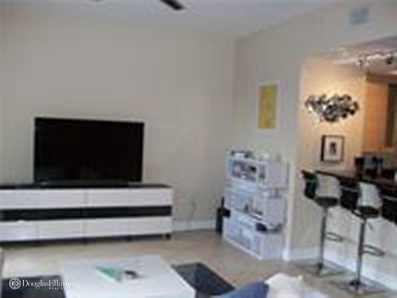 5th image of 2625 NE 14th Ave APT 105