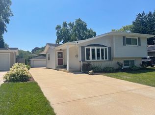 1106 Coolidge Ave, Wheaton, IL 60189