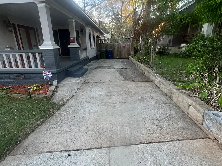 1843 Lakewood Ave SE — Photo 2