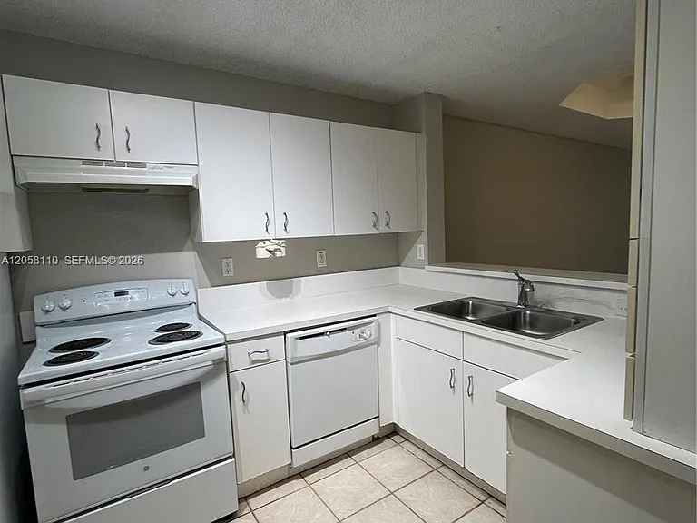 14124 SW 121st Pl #3-26 — Photo 3