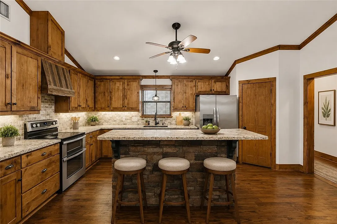4 bed, 1953 sqft, $2,300 — Photo 4
