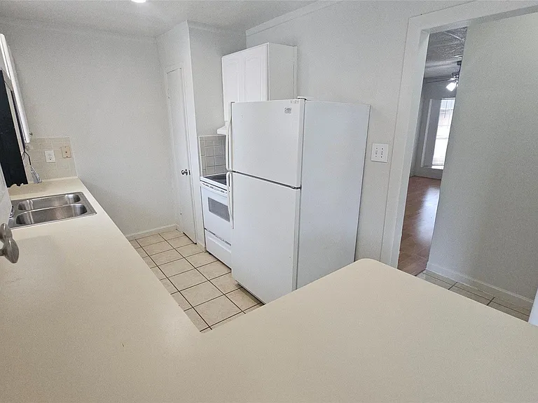 210 Brigadoon Ln — Photo 9