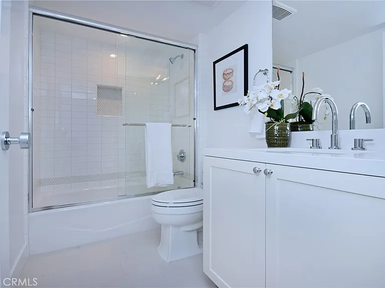 4641 Cahuenga Blvd — Photo 9