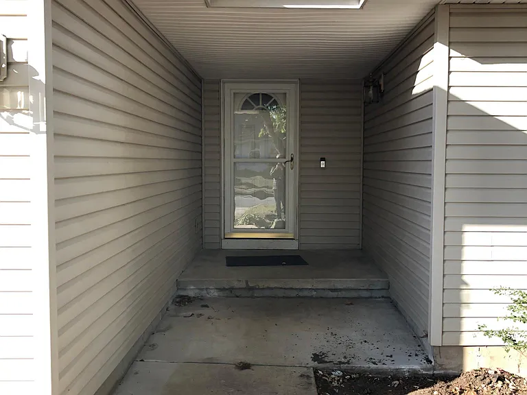 3957 W Portland St — Photo 3