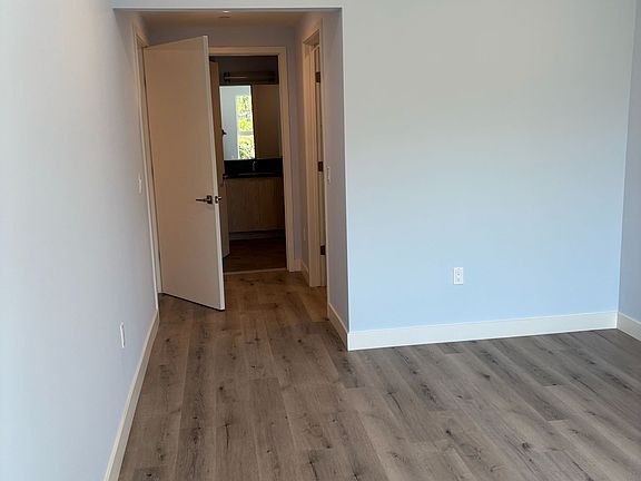 4th image of 10739 Kling St #302