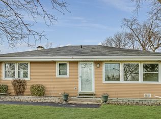 2304 E Sand Lake Rd, Lindenhurst, IL 60046