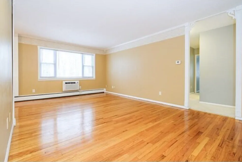 2 bed, 1.5 bath, 901 sqft, $1,950 — Photo 1