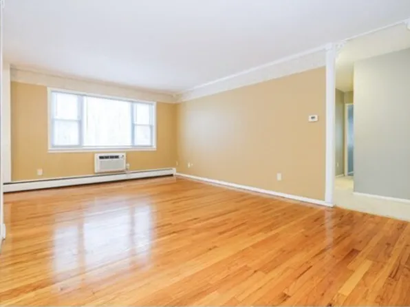 261 Regency Park Dr, Agawam, MA 01001