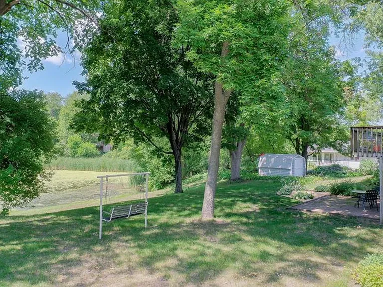 1335 Garland Ln N — Photo 27