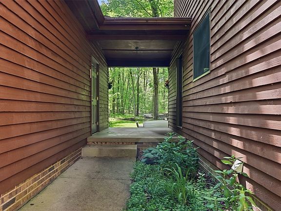 2nd image of 137 Spring Valley Rd