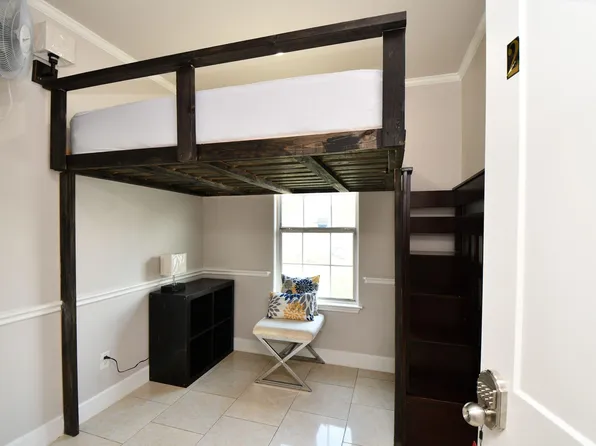 (undisclosed Address), Houston, TX 77033