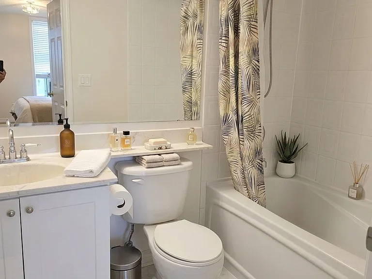 70 High Park Ave #1007 — Photo 9