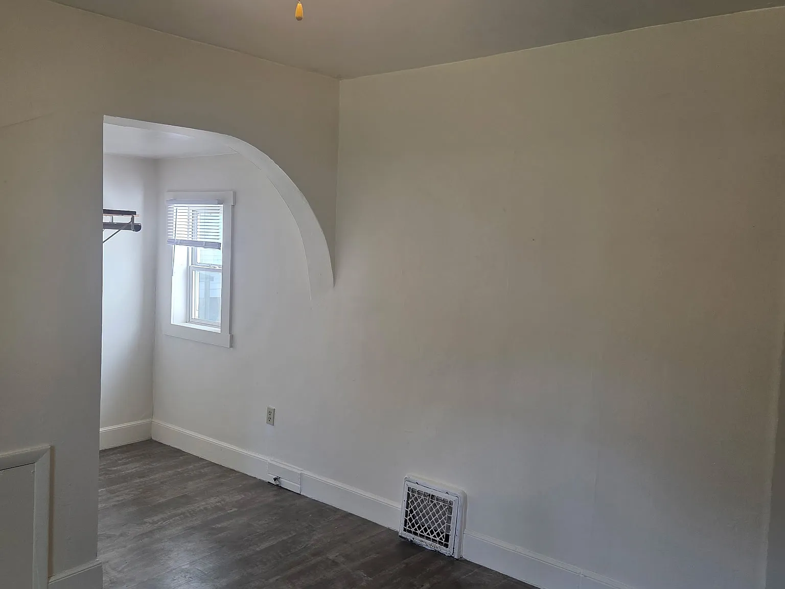 5 bed, $1,650 — Photo 2