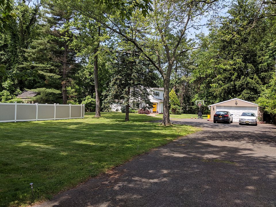 2nd image of 626 Columbia St
