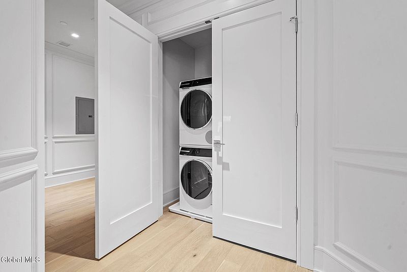 4th image of 19 Washington Street #355 J