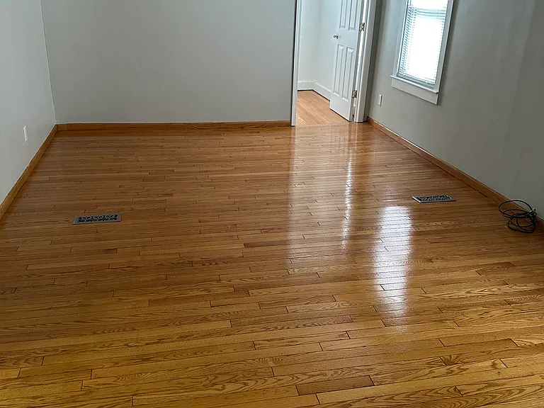 Living room, with hardwood flooring