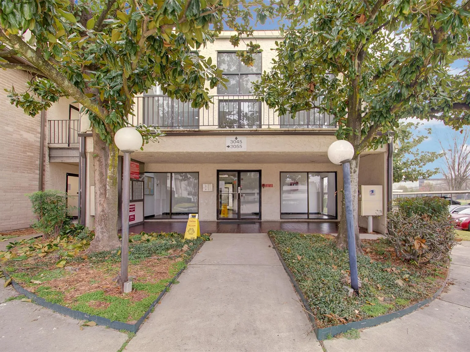 1 bed, 1.0 bath, 742 sqft, $1,100 — Photo 1