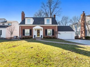 36 Hill Dr, Saint Louis, MO 63122