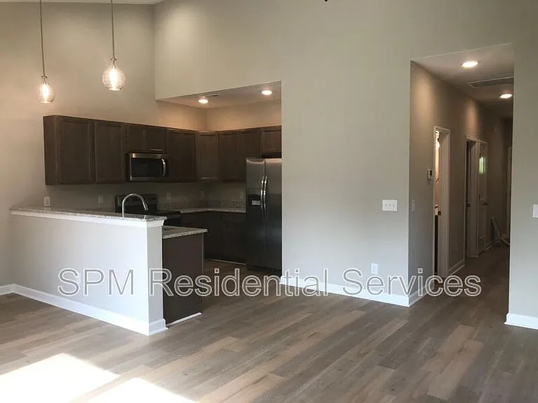 186 Lincoln Place Cir — Photo 2