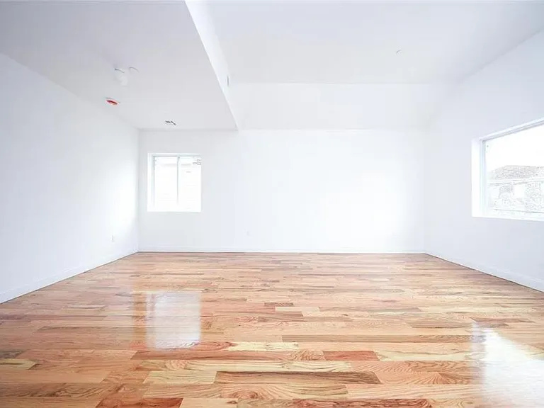 136 Beach St #2R — Photo 7