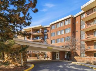 16 E Old Willow Rd APT 214S, Prospect Heights, IL 60070