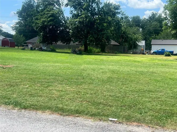 820 W Locust St #7-8-11, Tecumseh, OK 74873