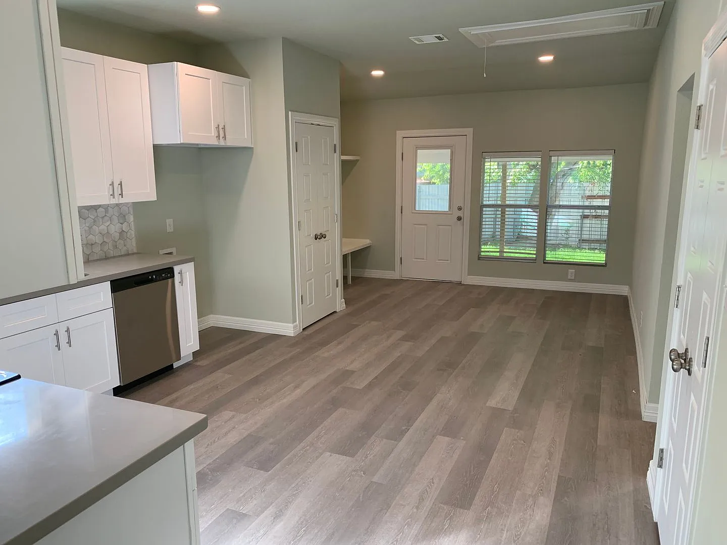 *Coming Soon* 3br Corner Lot Home With Covered Porch & Patio Near Downtown! — Photo 4